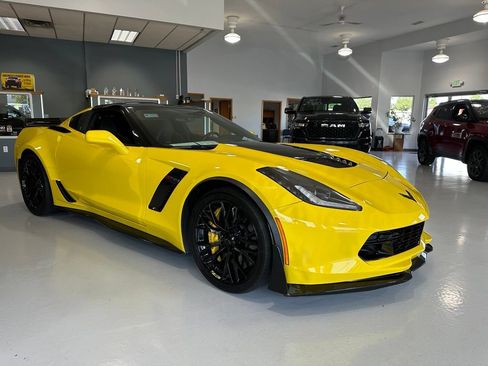 Used 2019 Chevrolet Corvette Z06 RWD image 2