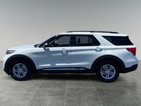 Used 2023 Ford Explorer XLT RWD image 2