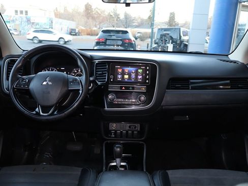 Used 2019 Mitsubishi Outlander SE image 13