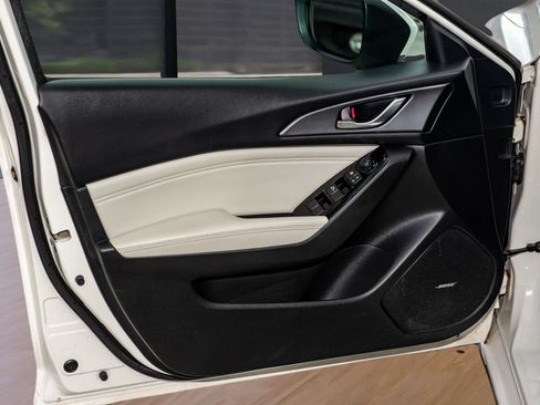 Used 2018 MAZDA MAZDA3 Grand Touring image 14