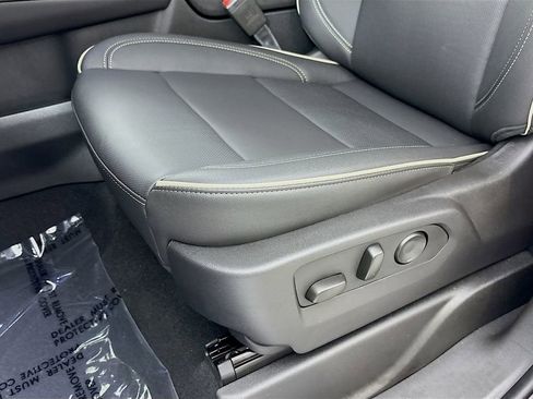 New 2025 Chevrolet Suburban Premier image 19