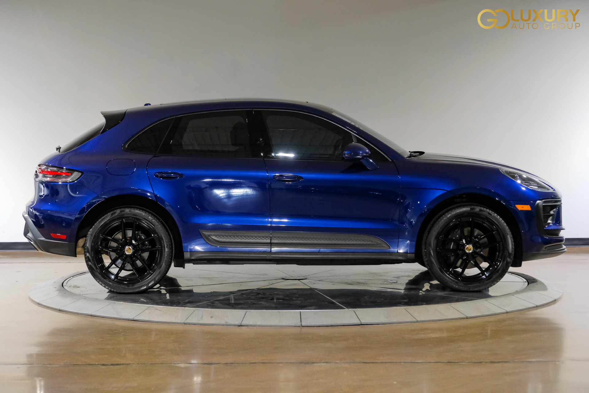 Used 2023 Porsche Macan Turbo AWD/4WD image 9