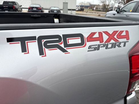 Used 2019 Toyota Tacoma TRD Sport image 13