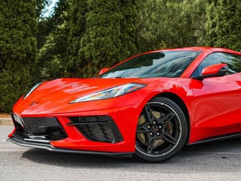 Used 2021 Chevrolet Corvette Stingray Coupe w/ Z51 Performance Package RWD image 3