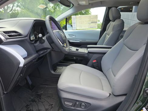 New 2026 Toyota Sienna XLE FWD image 26