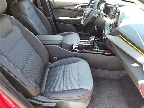 Used 2026 Chevrolet Trax LT w/ LPO, Blackout Package FWD image 22