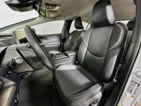 Used 2024 Toyota Prius XLE FWD image 25
