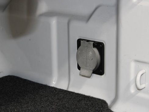 Used 2024 Chevrolet Colorado Z71 w/ Z71 Convenience Package 2 image 17