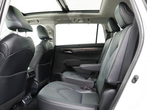 Used 2026 Toyota Highlander Limited AWD/4WD image 16