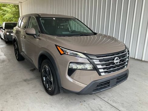 Used 2025 Nissan Rogue SV AWD/4WD image 25