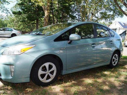 Used 2015 Toyota Prius Five image 3