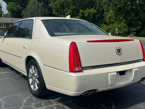 Used 2011 Cadillac DTS Luxury FWD image 5
