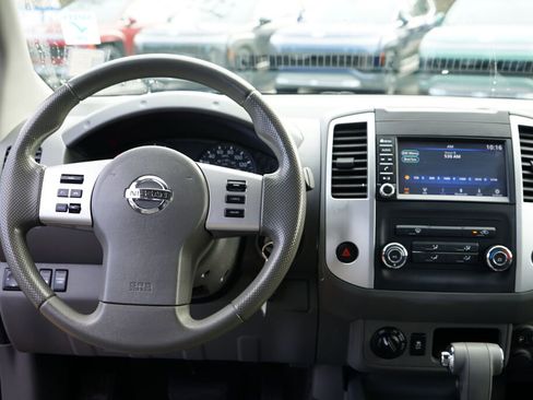Used 2019 Nissan Frontier SV image 17