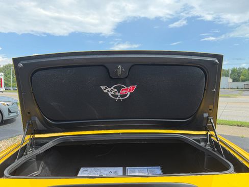 Used 2001 Chevrolet Corvette Convertible w/ Preferred Equipment Group2 RWD image 22