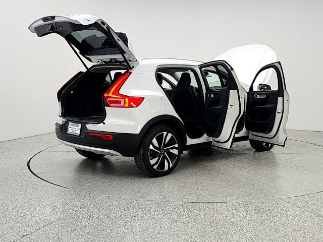 Used 2024 Volvo XC40 B5 Plus w/ Protection Package Premier AWD/4WD image 11