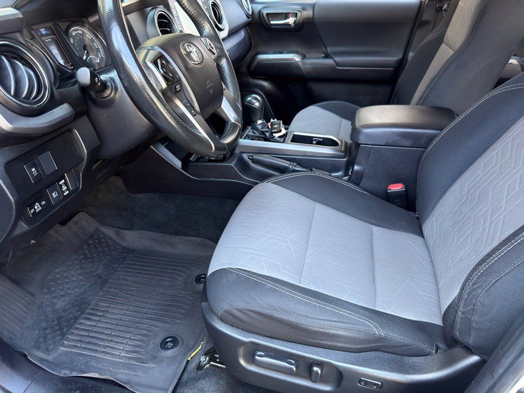Used 2021 Toyota Tacoma TRD Sport w/ Technology Package AWD/4WD image 20