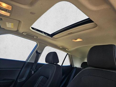 Used 2023 Hyundai Venue SEL w/ Cargo Package image 16