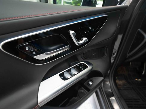 Used 2025 Mercedes-Benz GLC 43 AMG 4MATIC image 7