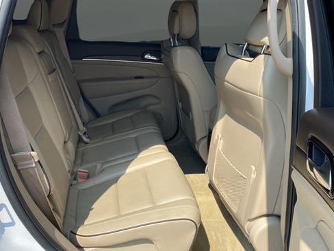 Used 2020 Jeep Grand Cherokee Overland AWD/4WD image 26