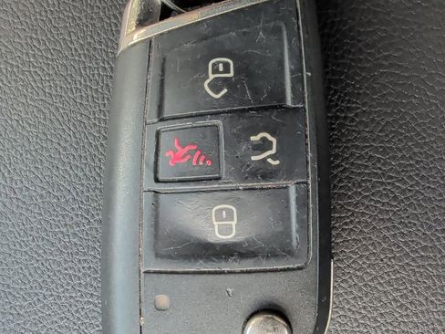 Used 2018 Volkswagen Tiguan SE w/ Panoramic Sunroof Package image 18