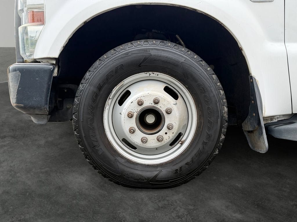 Used 2009 Ford F350 XL RWD image 4