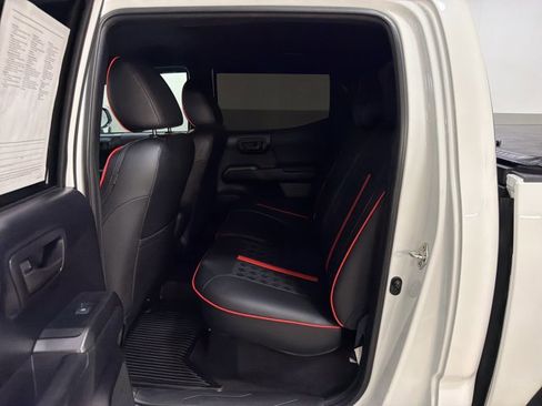 Used 2019 Toyota Tacoma TRD Off-Road w/ Technology Package AWD/4WD image 21