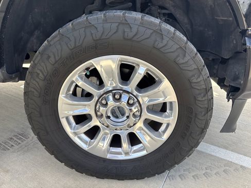 Used 2022 Ford F350 Limited image 10