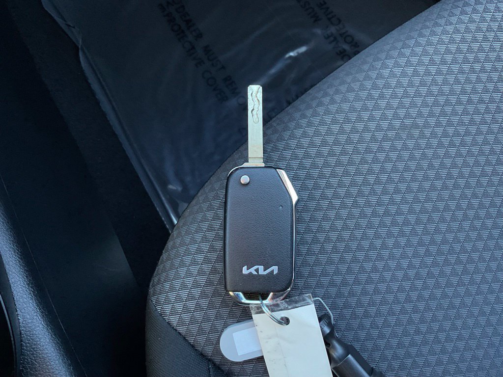 Used 2025 Kia Soul LX w/ LX Technology Package FWD image 27