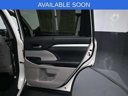 Used 2016 Toyota Highlander XLE AWD/4WD image 34