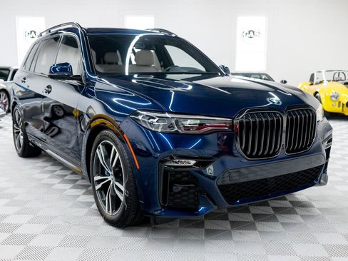 Used 2022 BMW X7 xDrive40i w/ M Sport Package AWD/4WD image 5