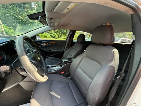 Used 2018 Chevrolet Malibu LT FWD image 22