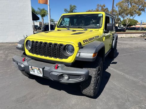 Used 2024 Jeep Wrangler Unlimited Rubicon AWD/4WD image 2