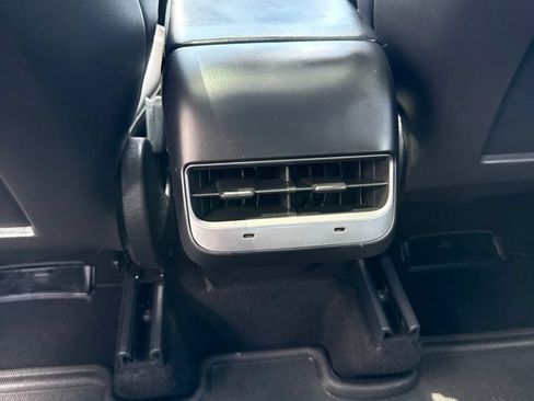 Used 2021 Tesla Model Y Long Range AWD/4WD image 19