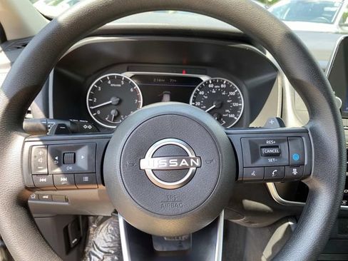 Used 2024 Nissan Rogue SV FWD image 15