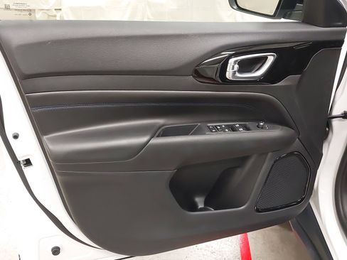 New 2026 Jeep Compass Latitude image 24