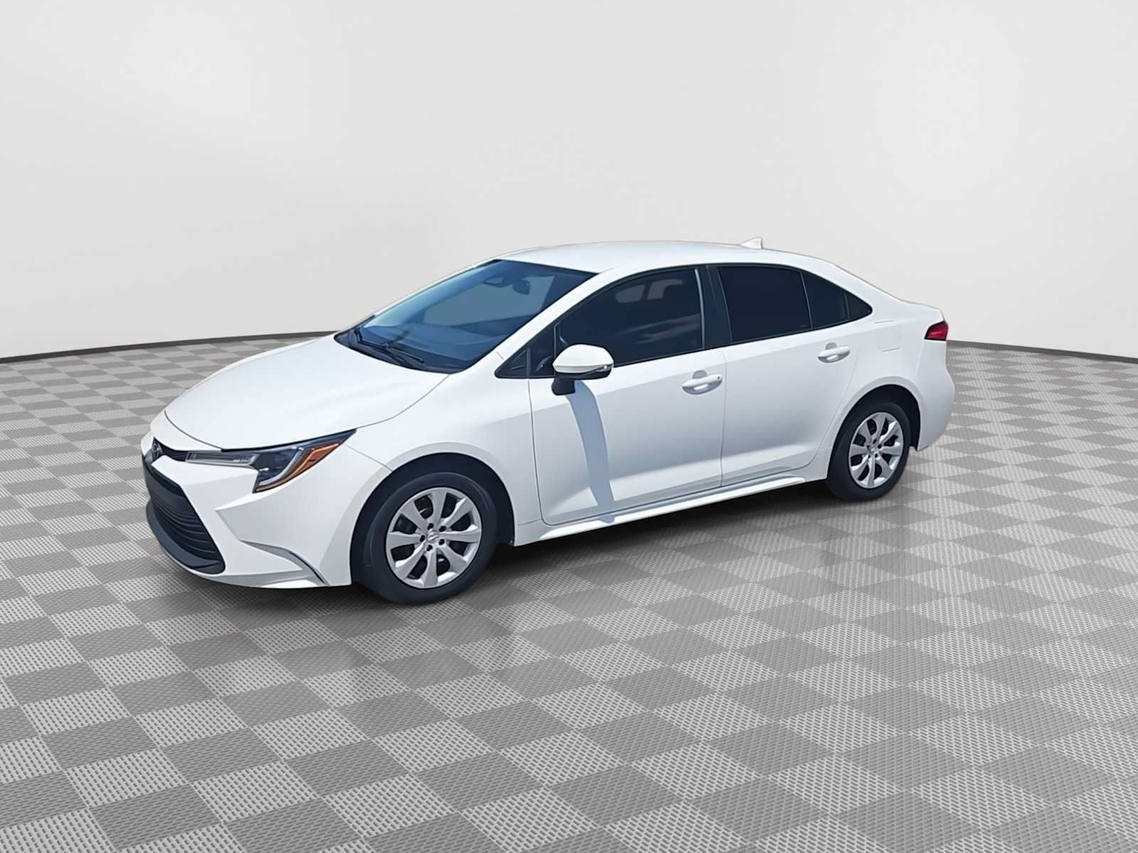 Used 2023 Toyota Corolla LE FWD image 4