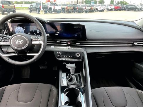 Used 2024 Hyundai Elantra SEL w/ Convenience Package FWD image 13