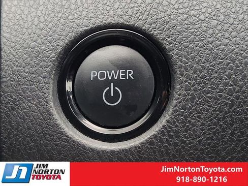 Used 2025 Toyota Camry SE FWD image 21