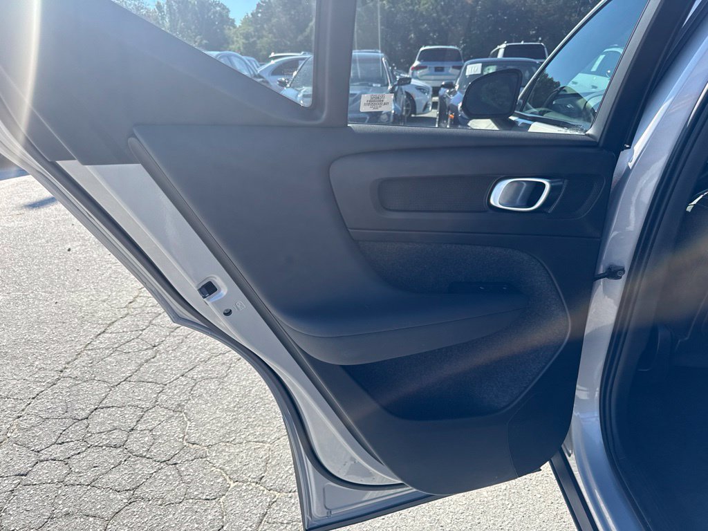 Used 2025 Volvo XC40 B5 Plus AWD/4WD image 27