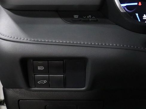 Used 2021 Toyota Highlander XLE image 22