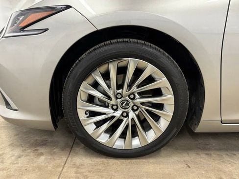 Used 2021 Lexus ES 300h Ultra Luxury w/ Accessory Package 2 FWD image 8