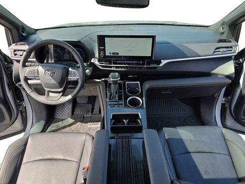 Certified 2025 Toyota Sienna XLE Woodland Edition AWD/4WD image 12