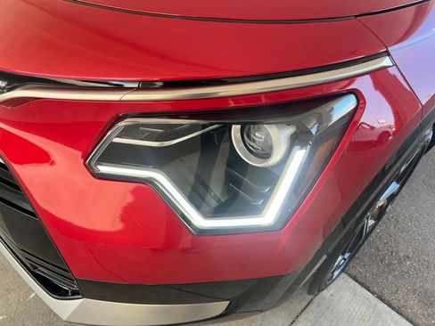 Certified 2023 Kia Niro EX Touring FWD image 29