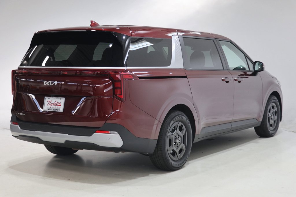 Used 2026 Kia Carnival FWD image 8