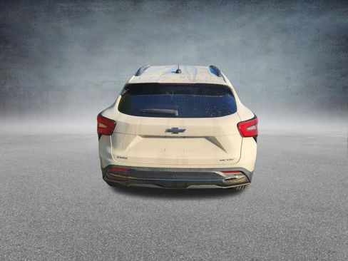 New 2026 Chevrolet Trax ACTIV w/ Sunroof Package FWD image 5