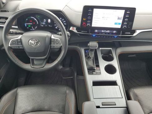 Used 2024 Toyota Sienna XSE w/ XSE Premium Package image 16