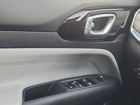 Used 2025 Jeep Compass Limited image 12