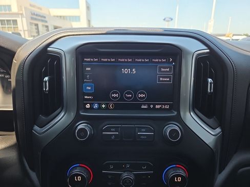 Used 2019 Chevrolet Silverado 1500 LT Trail Boss AWD/4WD image 4