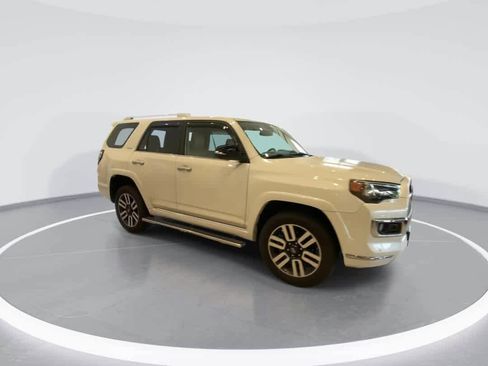 Used 2018 Toyota 4Runner Limited AWD/4WD image 2