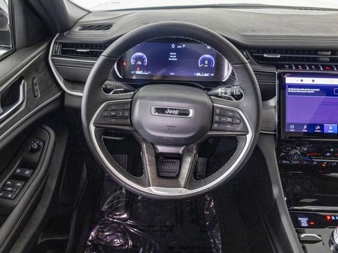 New 2025 Jeep Grand Cherokee L Limited w/ Black Appearance Package image 29